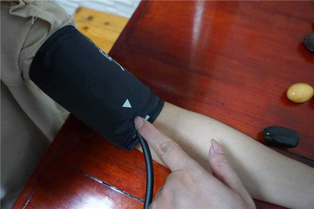 爱健康电子血压计,aicare臂式电子血压计