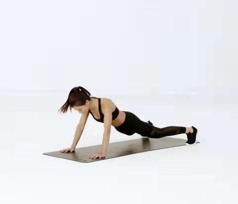 超模腹部健身动作 (超模身材健身动作)