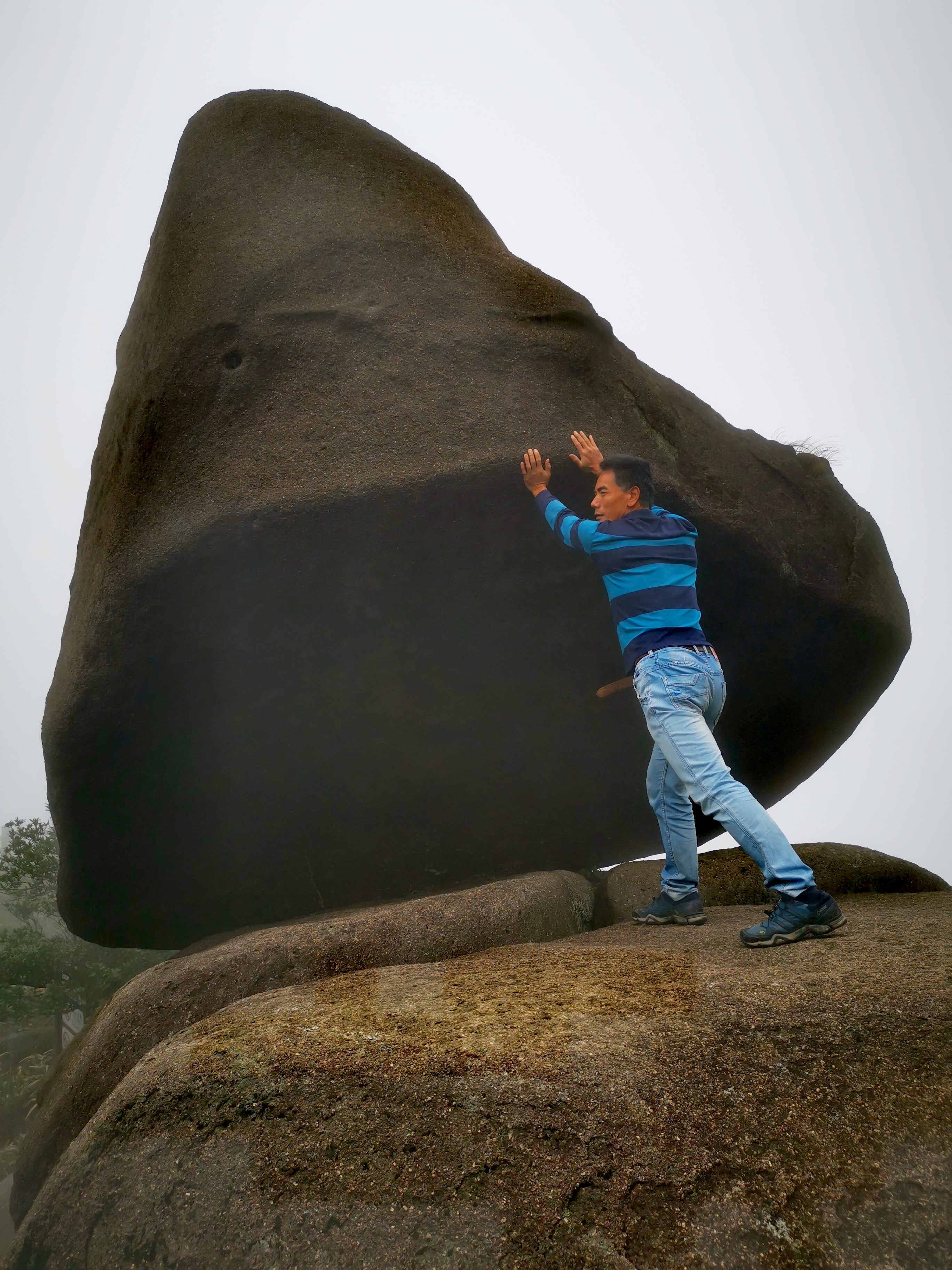 太姥山山顶日出,雨中的太姥山云雾缭绕