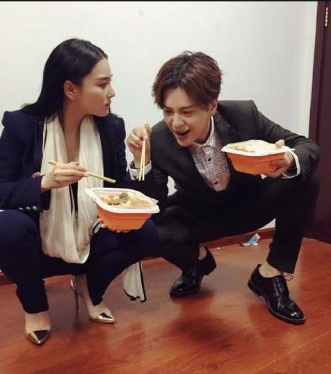 厕所的马桶为什么有一个洞,美国马桶前面有个缺口