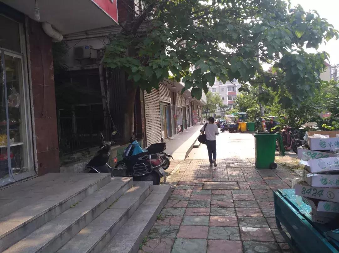 曾经的富人区如今没有人住,曾经的富人区洋房中的洋房