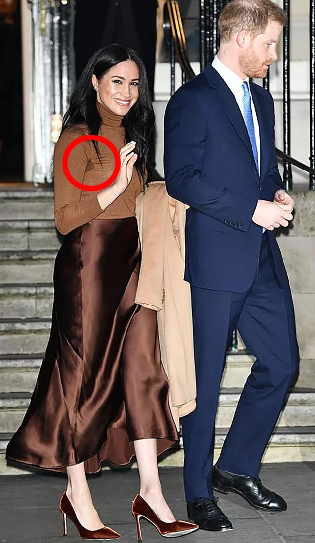 梅根回归王室后首次见女王,梅根出席王室活动不自信