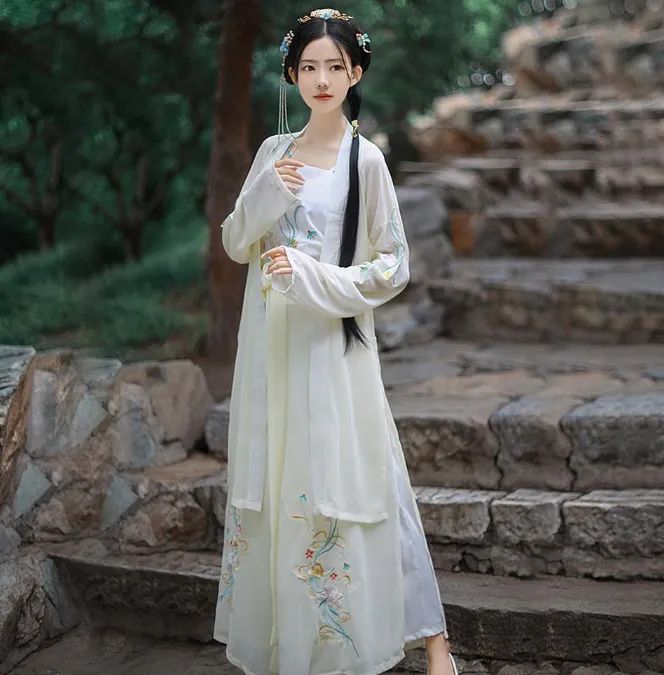 买了汉服不敢穿出门怎么办,买了汉服穿不上