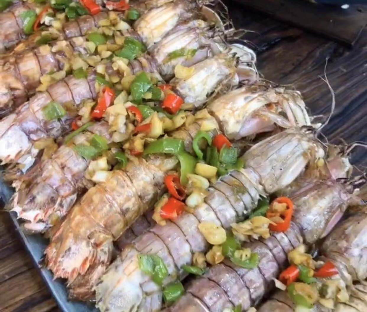 椒盐皮皮虾很入味直接上手扒开吃,椒盐皮皮虾的最全做法