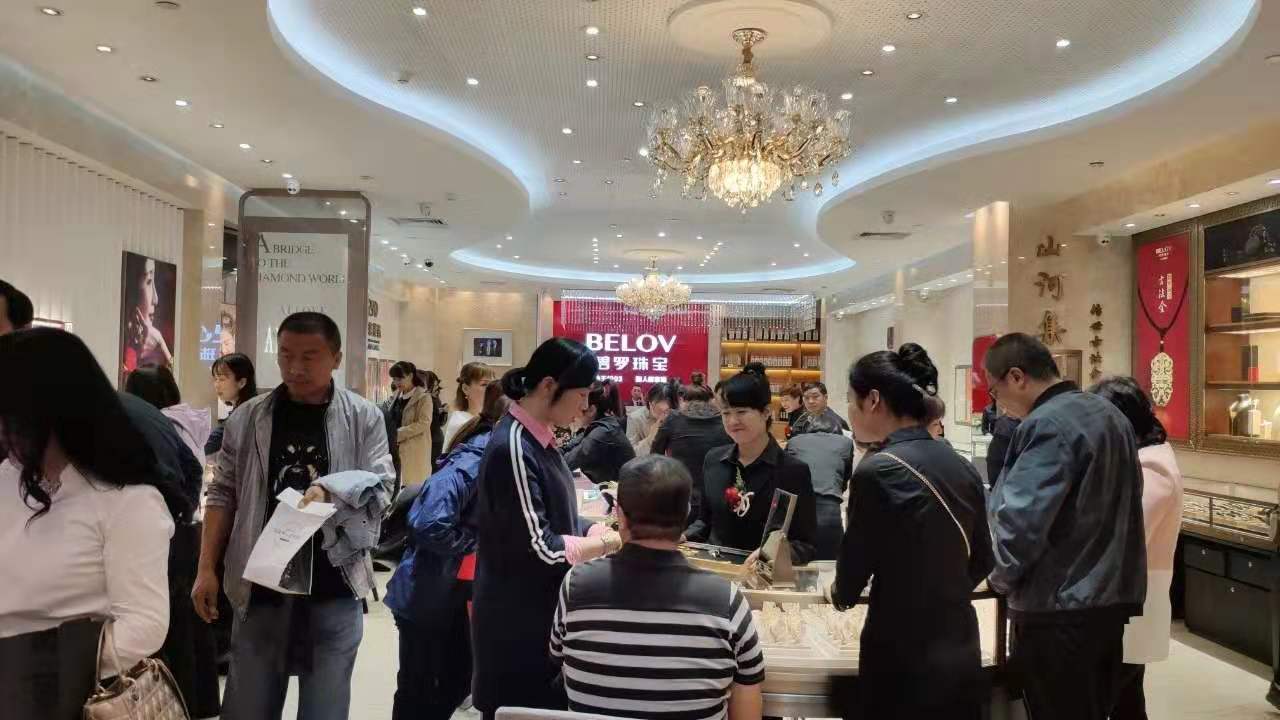 买克拉钻送茅台！碧罗珠宝友好百盛店开业，洪荒之礼，势不可挡