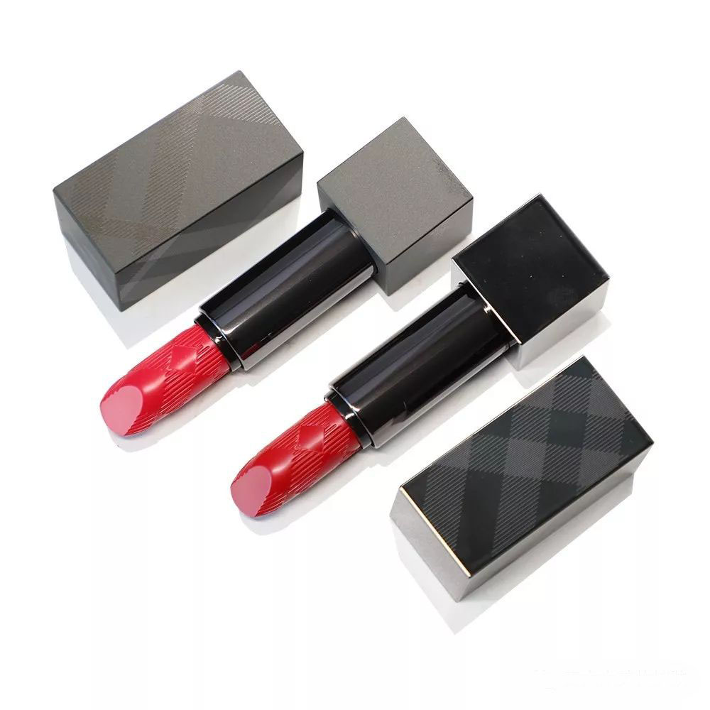 李佳琦都为它打call~买不起巴宝莉的风衣还买不起他家的口红吗