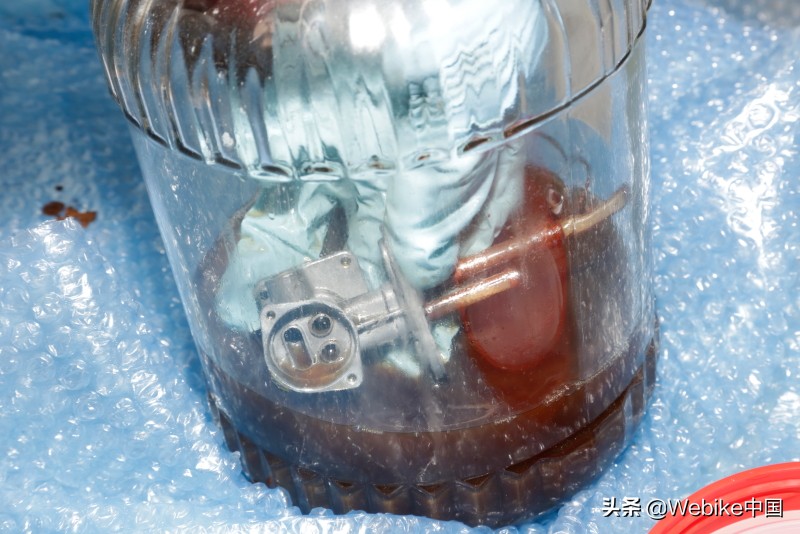 「Webike小学堂」清除油箱铁锈时还需注意的小细节