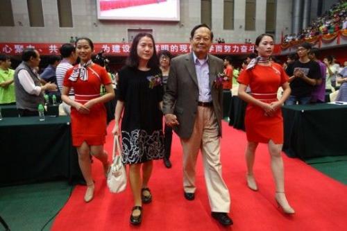 翁帆当年为何会嫁给杨振宁,翁帆为什么嫁给大54岁的杨振宁