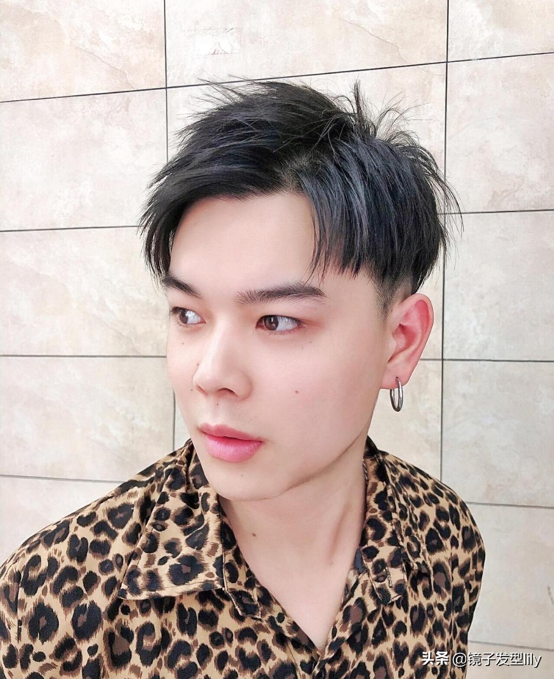 2021年最流行的发型发根蓬松造型,今年最流行的男士发型最简单款