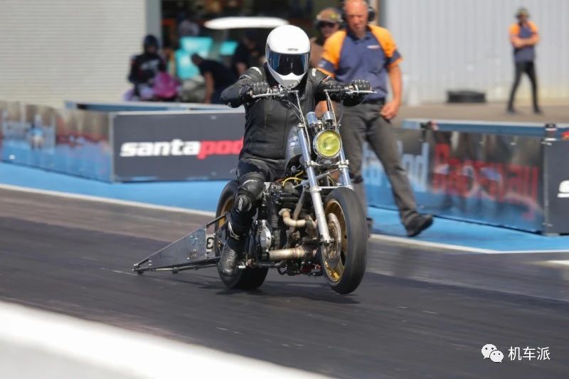 定制|200匹涡轮增压“匪王”变身bobber竞速赛车