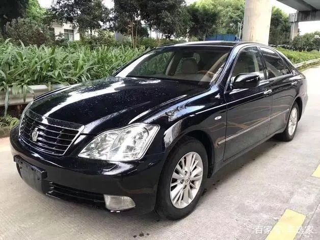 10万左右的丰田皇冠,花10多万买二手豪车划算吗