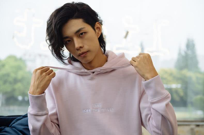 vans潮流穿搭女,vans经典款适合在哪个季节穿