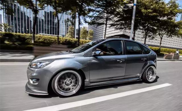 福克斯三厢外国改装st案例,福克斯改装内饰carplay