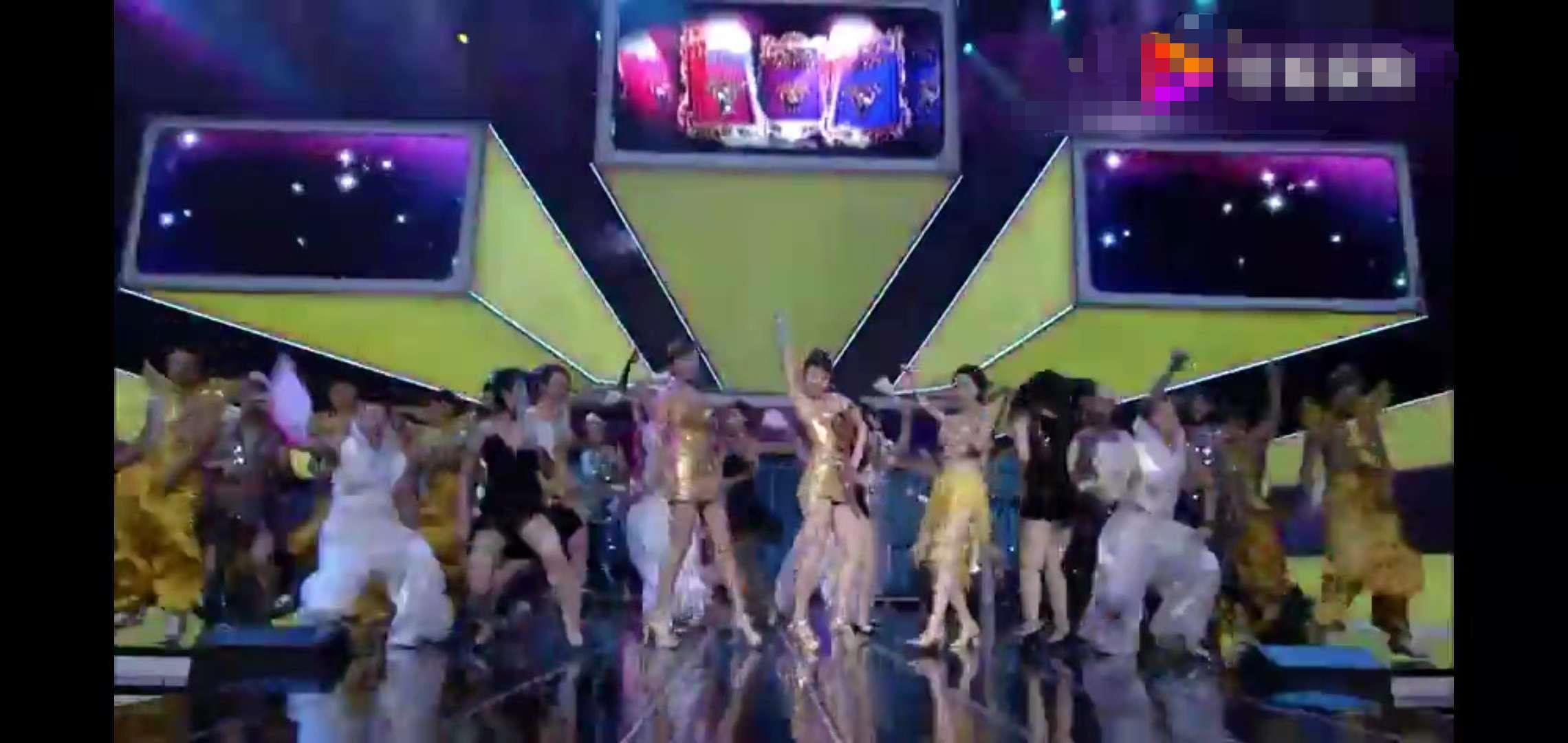 主持界四大女神出场，全场大碗沸腾，网友：感觉跟进了夜店一样