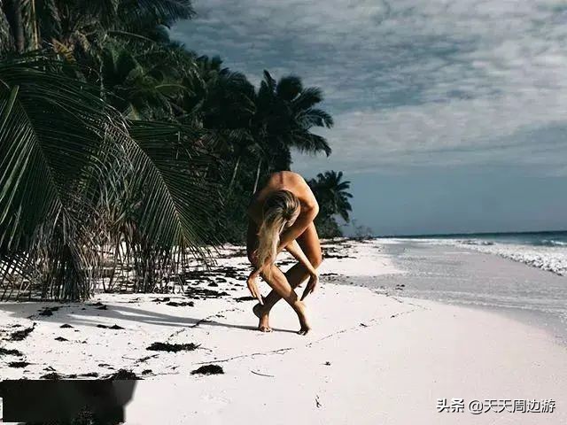 她在世界各地拍下裸照，吸引了8000万的粉丝，却没有一张是色情的