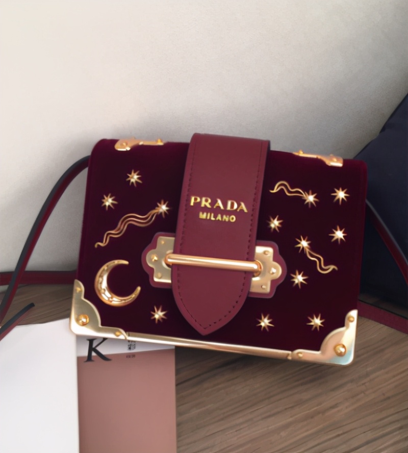 prada贝壳包真假对比,prada星月包