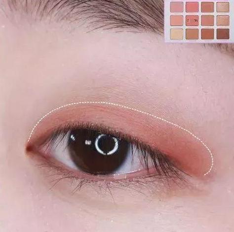 单眼皮怎么画眼妆才能让眼睛变大,单眼皮女生怎么画眼妆显眼大
