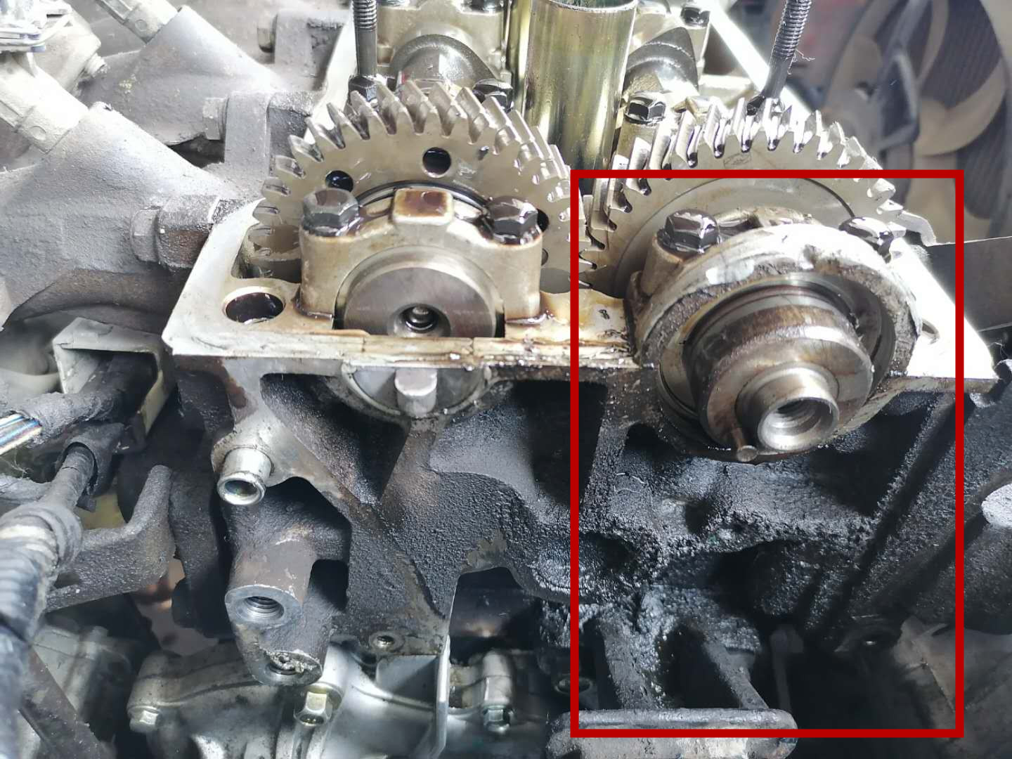 发动机漏油和烧机油大修多少钱,发动机漏油维修费用明细表