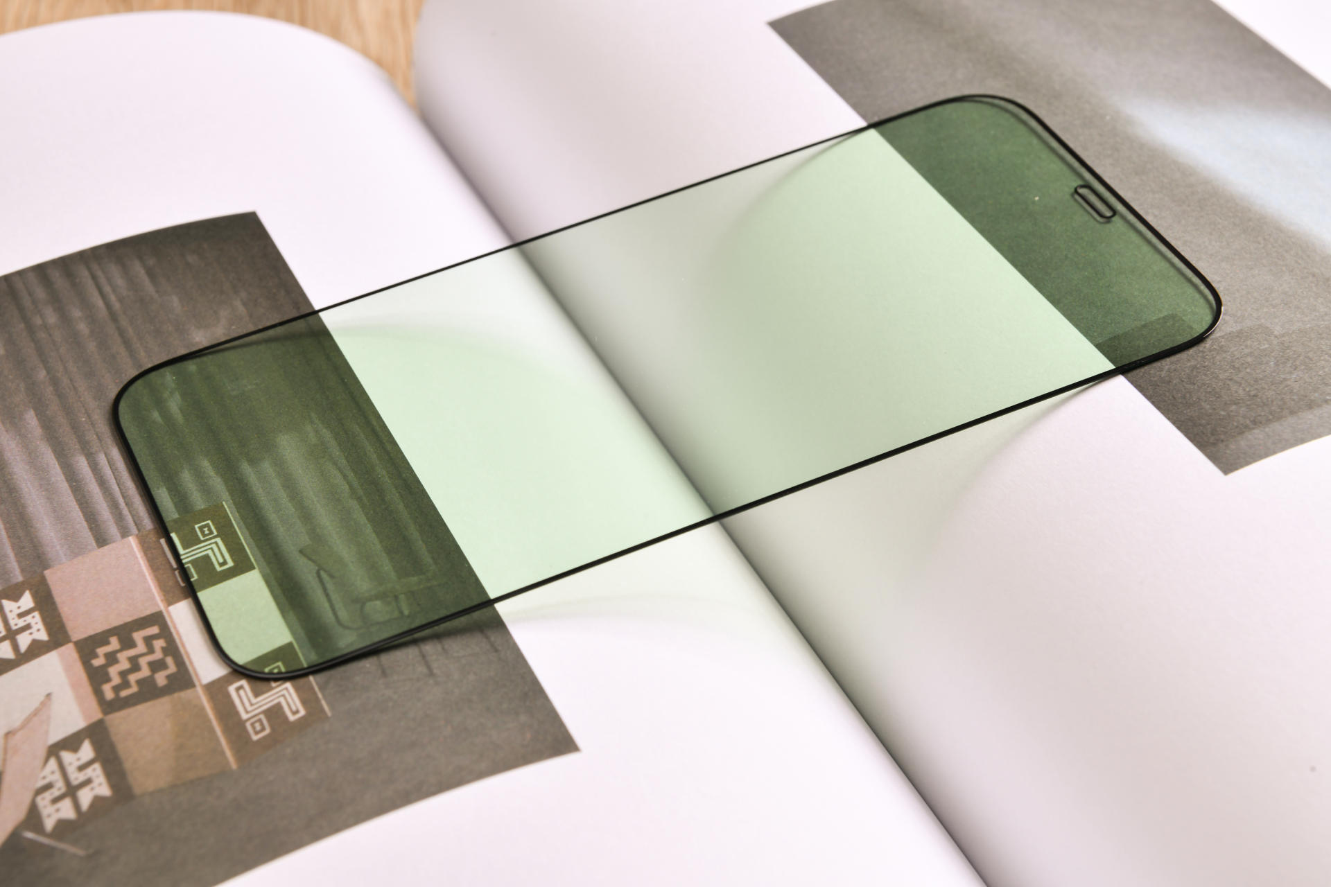 手机绿膜和蓝光膜哪个好,平板绿膜和防蓝光哪个好