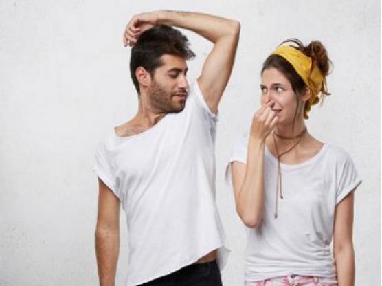 狐臭是本身原因还是天生的,狐臭是种病吗