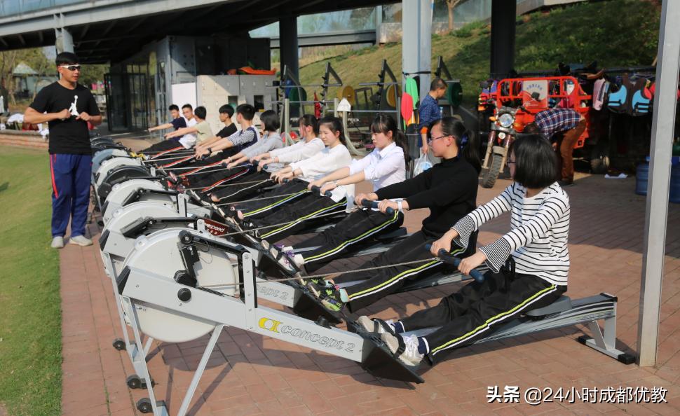 有情怀、国企管、小班化、性价比超高,尽在成都盐道街外语学校