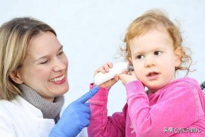 孩子退烧物理降温是热水还是凉水,怎样给老人物理降温退烧最快