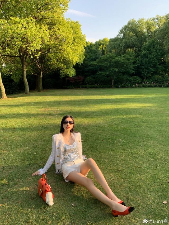 从1200元仿牌到14万爱马仕铂金包！潘玮柏女友的豪门贵妇晋级之路