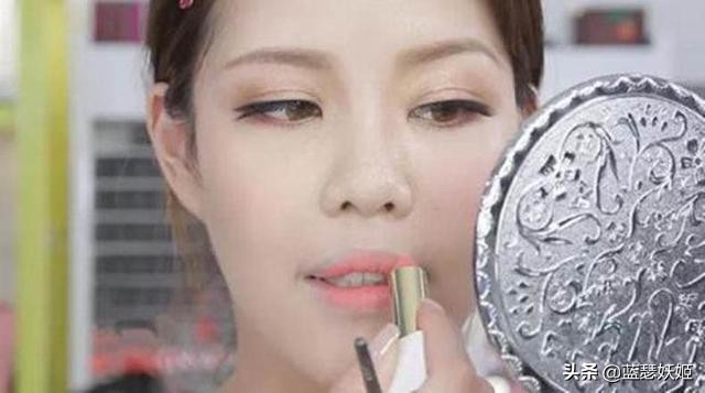 戴眼镜双眼无神怎么恢复,女生长期戴眼镜