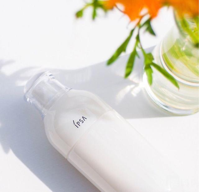 混油皮干燥起皮怎么补水最快,干燥油皮皮肤的正确护肤方法