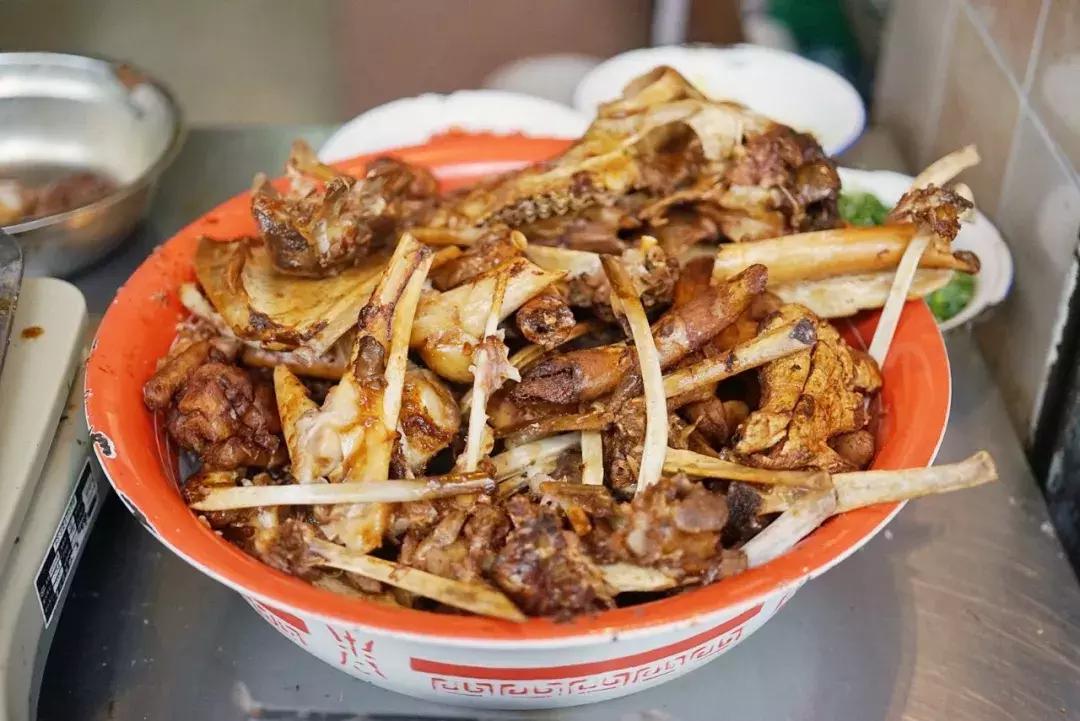 炕锅羊肉面最正宗做法,柴火灶大铁锅炖羊肉