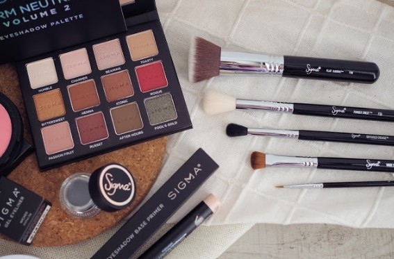 新手学画眼影应该选怎么样的眼影,一套眼影刷可以用不同的眼影盘吗