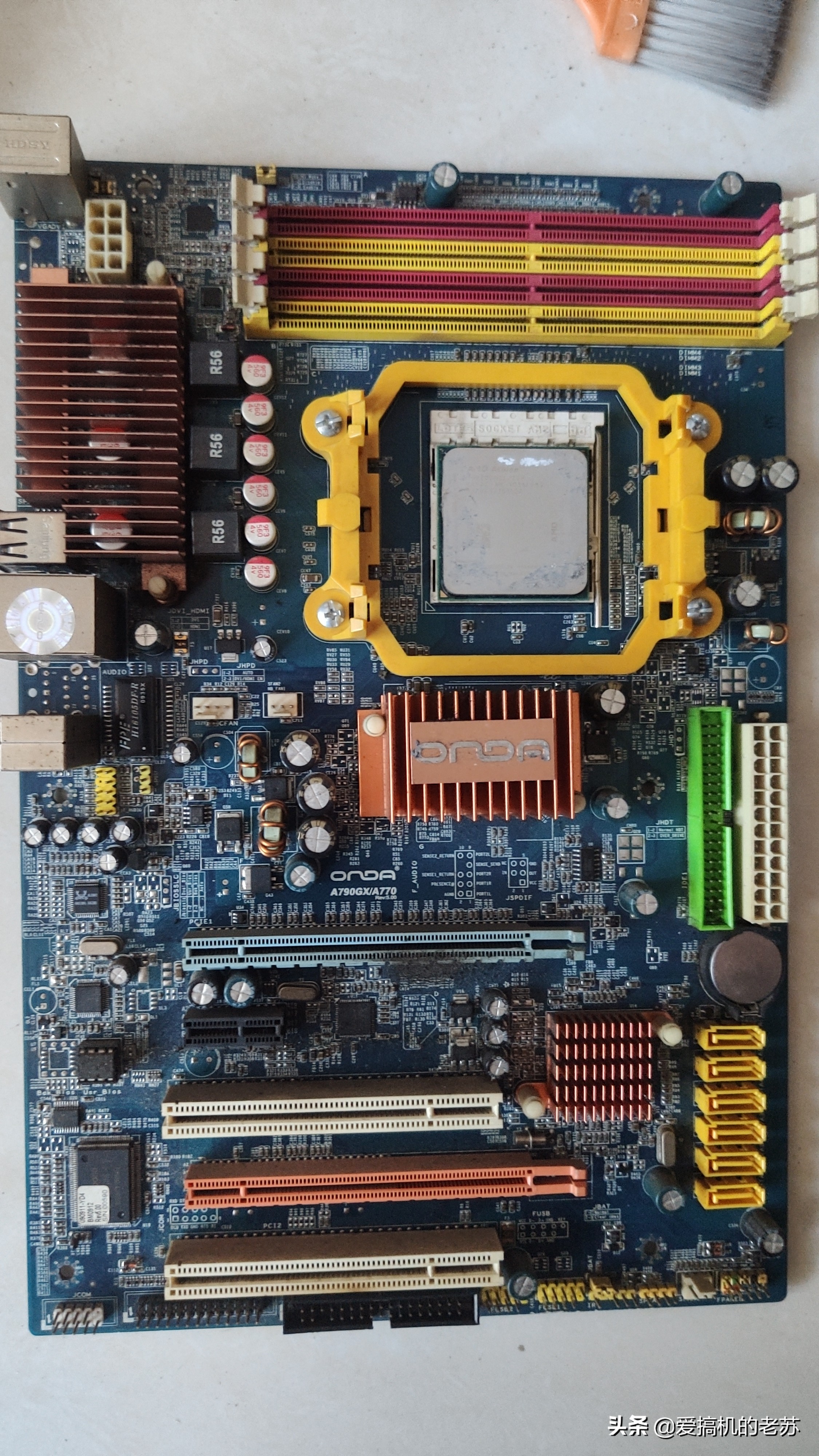 发挥图吧基佬精神，去朋友的地下城工作室捡点垃圾，能开个网吧了