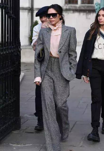 贝嫂年轻穿豹纹衣服,44岁贝嫂黑白搭配