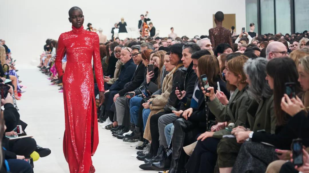 街头打假百达翡丽,广州lv专柜假货事件