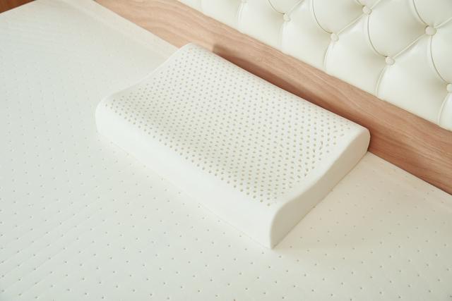 乳胶枕头怎么睡哪边高哪边低,乳胶枕头是睡高一点还是低一点