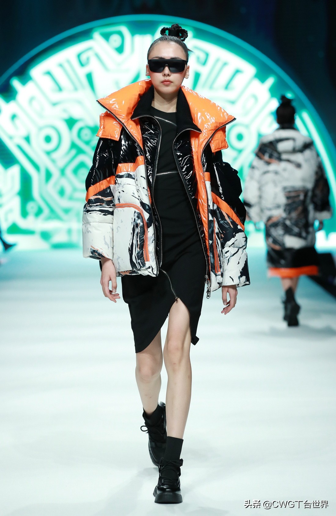 亦帛时尚羽绒服是品牌吗,亦帛时尚2021冬羽绒服发布会