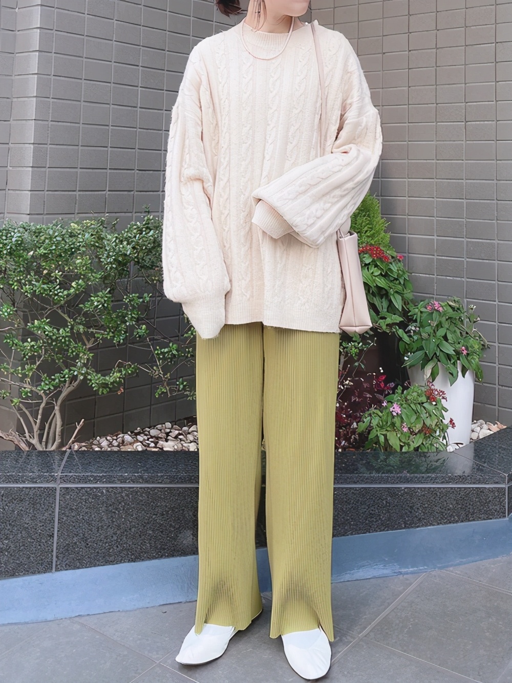 故事始于冬初,百褶裤的穿搭