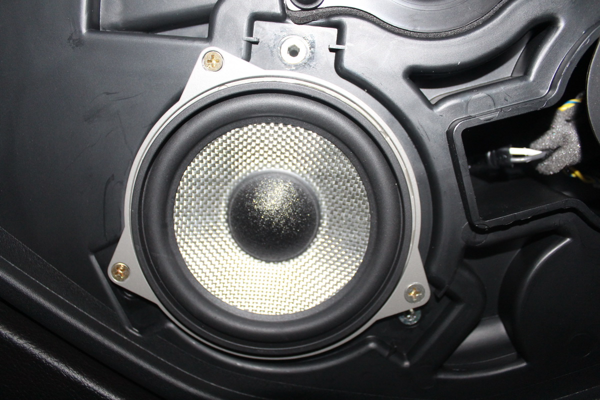 前后两分频8个喇叭,牧马人汽车音响升级方案