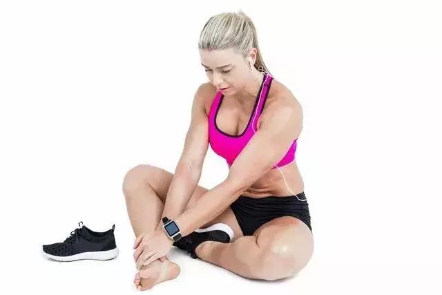 跑步指甲跑黑的处理方法,跑步黑指甲脱落会再生吗