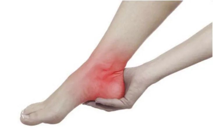 走路习惯性崴脚,走路经常扭到腿是怎么回事