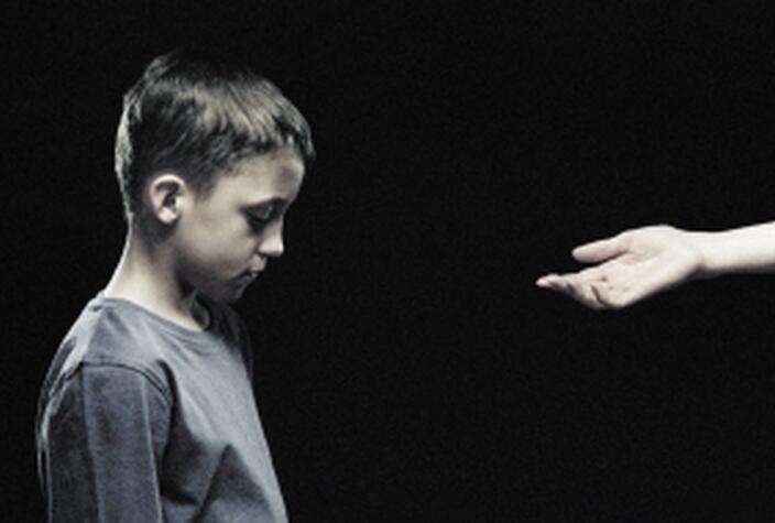 7岁小孩自述：爸爸，我太累了，放过我吧