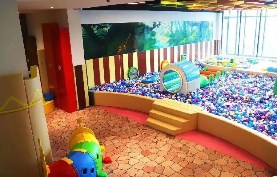 30平方米超大泳池,2000平无边泳池