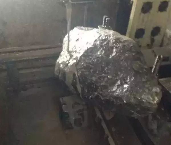 金庸对玄铁剑的描写,杨过的玄铁重剑真实存在