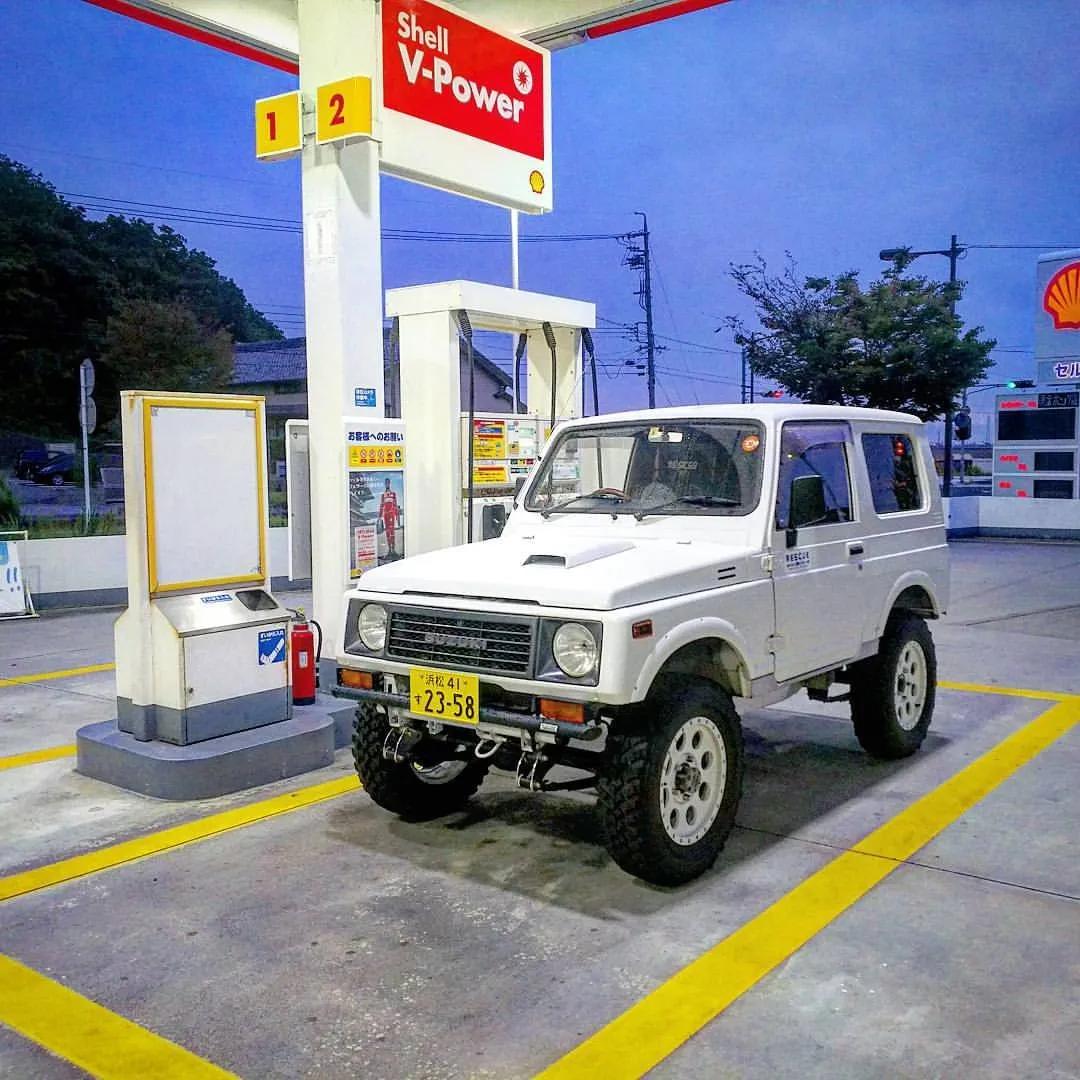 日本玩摩托车人手一辆,日本家庭一人工作养活一家人