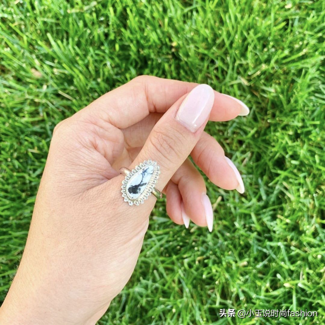 戒指戴在哪个手指上最合适,戒指的戴法和意义男女左右手