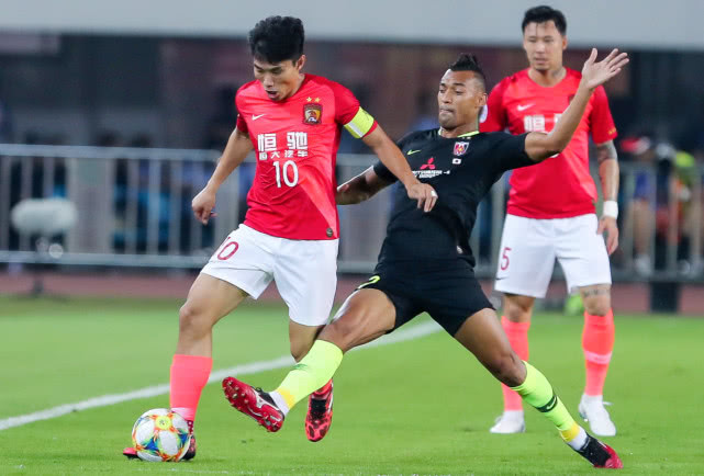 一年的冤屈在夺冠后释怀，你会给本赛季的恒大球员作出什么评价？