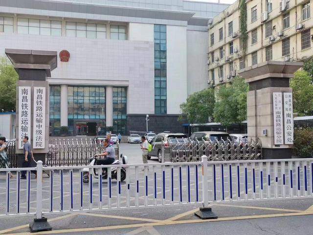 江西小伙倒卖车票,男子倒卖3749张火车票获刑