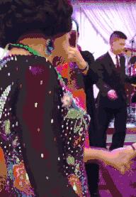 每月生活费10万,梅艳芳母亲哭穷