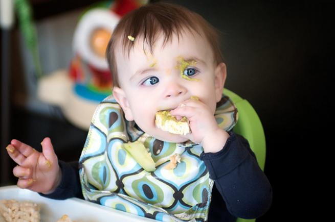 孩子3岁了不会吃硬饭？家长要及时锻炼孩子的咀嚼能力，别大意了