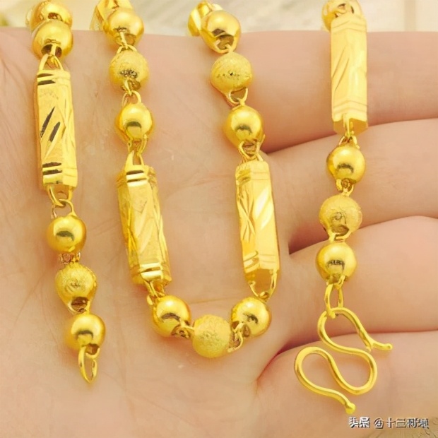 想要发财不要打工发财靠的是机遇,黄金持续上涨要不要跟风买黄金